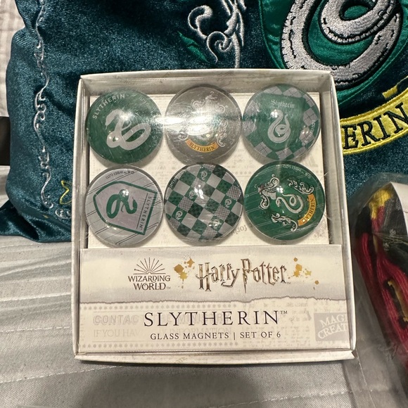 Various Harry Potter Slytherin Items - Picture 4 of 15